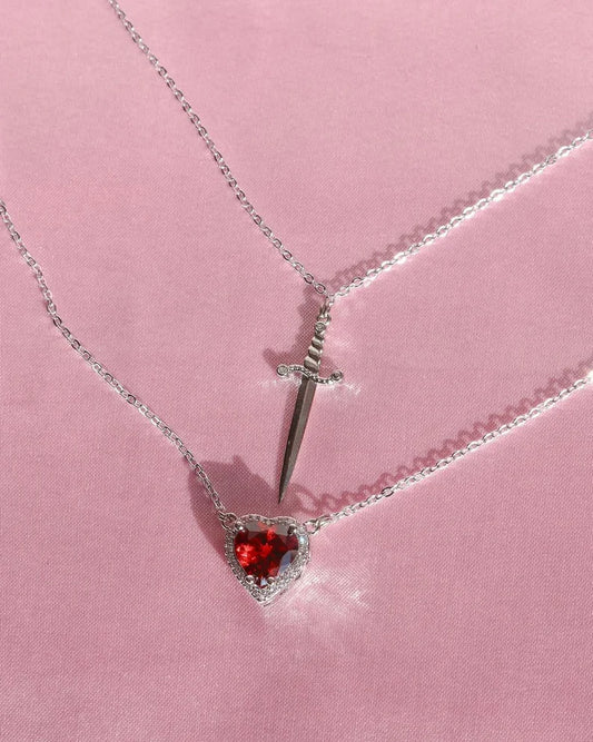 Collar Daga & Corazón | Amor Intenso, Diseño que Impacta ❤️‍🔥